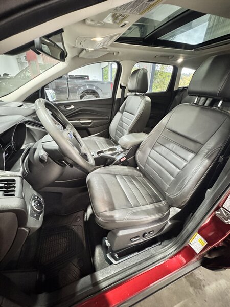 Used 2015 Ford Escape Titanium AWD/4WD image 6