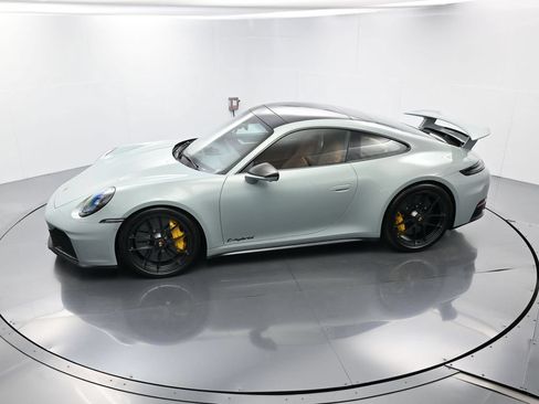 Certified 2025 Porsche 911 Carrera GTS RWD image 31
