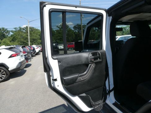 Used 2015 Jeep Wrangler Unlimited Sport w/ Quick Order Package 24S AWD/4WD image 24
