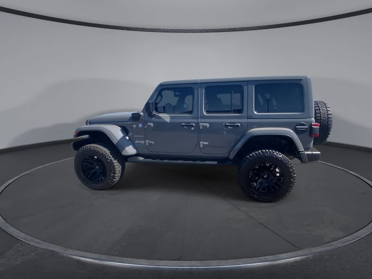 Used 2023 Jeep Wrangler Unlimited Sahara w/ Cold Weather Group AWD/4WD image 6