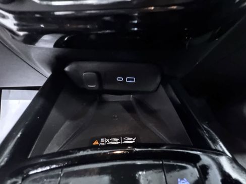 Used 2025 Chevrolet Trax RS w/ Sunroof Package image 28