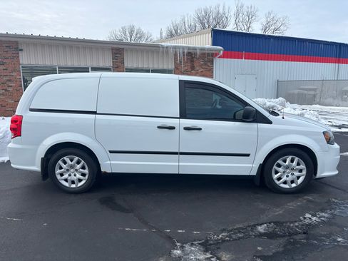 Used 2015 RAM C/V Tradesman w/ UConnect Hands-Free Group image 2