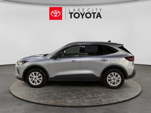 Used 2024 Ford Escape Active AWD/4WD image 3