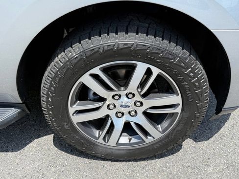 Used 2024 Ford Expedition Limited AWD/4WD image 14
