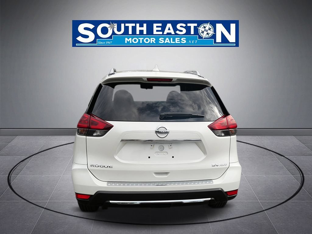 Used 2018 Nissan Rogue SV w/ Premium Package AWD/4WD image 4