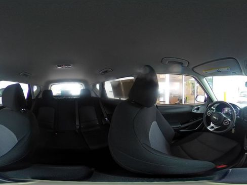 Used 2025 Kia Soul LX w/ LX Technology Package FWD image 42