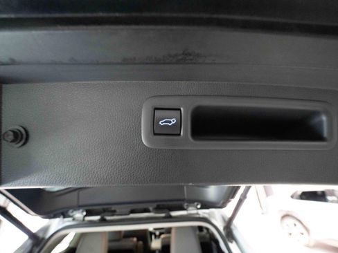 Certified 2022 Toyota Highlander XLE image 30