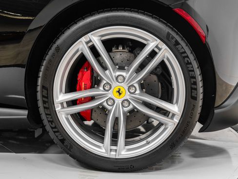 Certified 2025 Ferrari Roma Spider RWD image 17