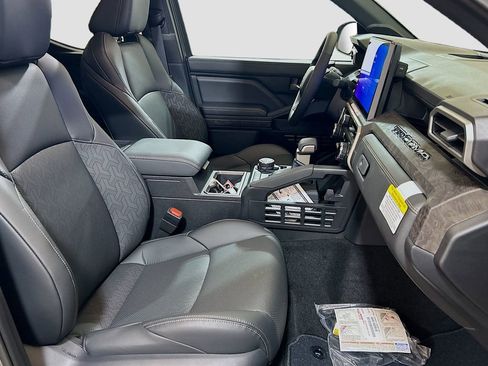 New 2025 Toyota Tacoma Limited AWD/4WD image 27