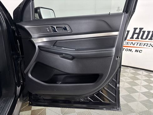Used 2019 Ford Explorer XLT w/ Equipment Group 201A AWD/4WD image 28
