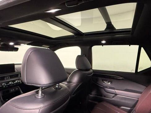 Used 2025 Honda Pilot Black Edition image 37