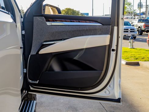 Used 2026 Cadillac Escalade Platinum Sport w/ LPO, ONYX Package image 35