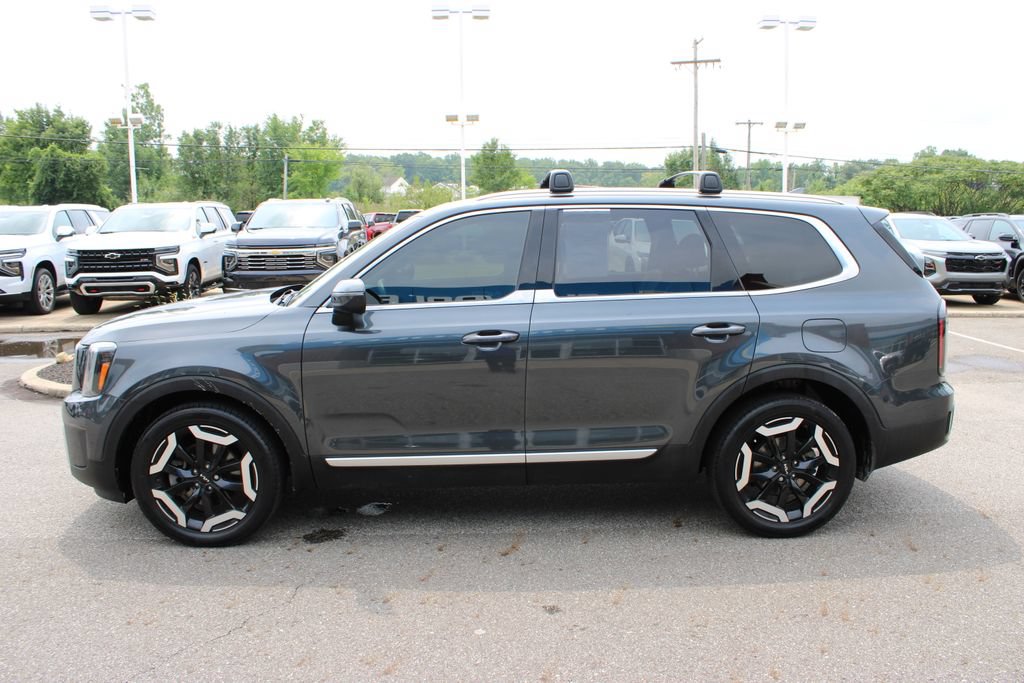 Used 2024 Kia Telluride EX w/ EX Captain's Chair Package AWD/4WD image 29