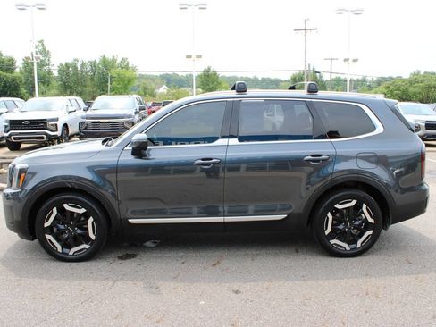 Used 2024 Kia Telluride EX w/ EX Captain's Chair Package AWD/4WD image 29