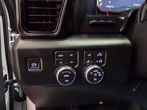 Used 2024 GMC Sierra 2500 AT4 w/ AT4 Premium Plus Package AWD/4WD image 46