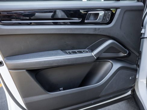 Certified 2023 Porsche Cayenne AWD/4WD image 18
