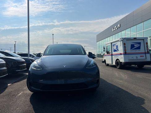 Used 2023 Tesla Model Y Long Range AWD/4WD image 8