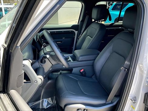 New 2026 Land Rover Defender 110 X-Dynamic SE AWD/4WD image 9