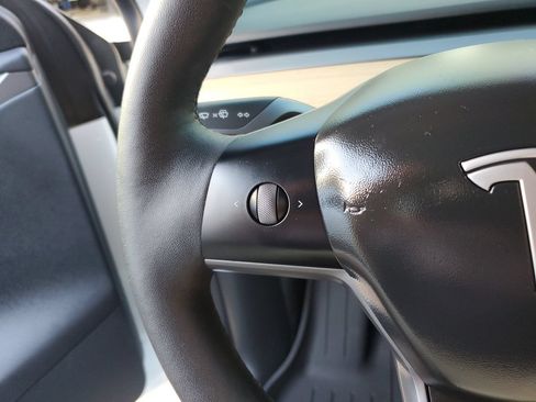 Used 2025 Tesla Model Y Performance AWD/4WD image 27