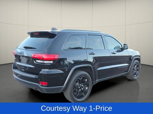 Used 2019 Jeep Grand Cherokee Laredo RWD image 9