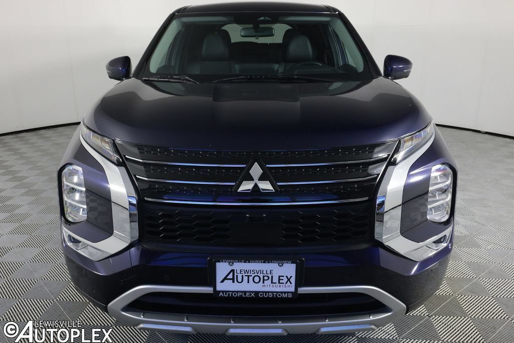 Used 2023 Mitsubishi Outlander SE FWD image 2