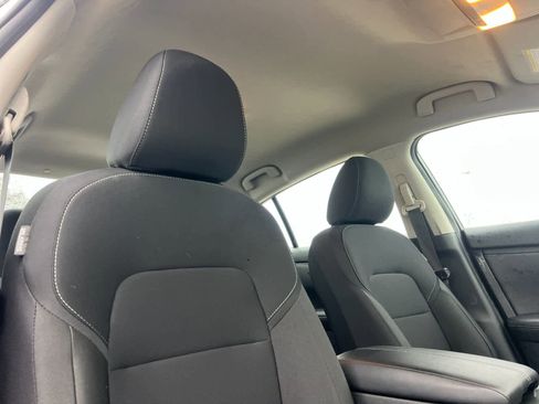 Used 2025 Nissan Sentra S image 17