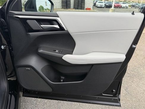 New 2025 Mitsubishi Outlander SE image 25