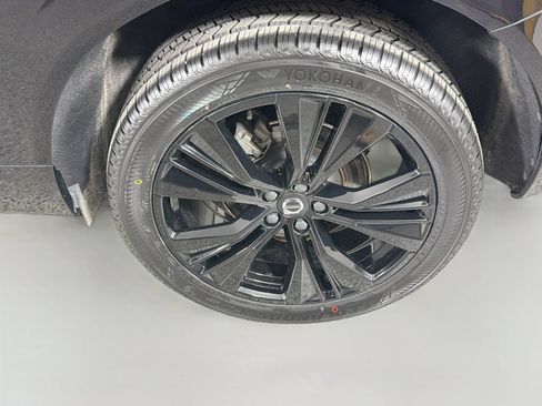 Certified 2024 Volvo XC60 B5 Plus AWD/4WD image 33