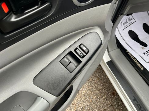 Used 2012 Toyota Tacoma 4x4 Access Cab V6 image 12