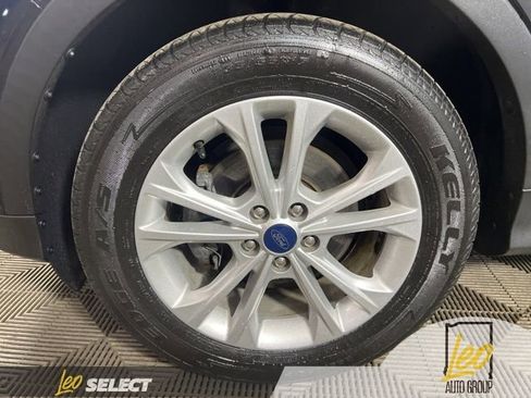 Used 2019 Ford Escape SE image 9