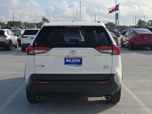 Used 2025 Toyota RAV4 XLE image 5