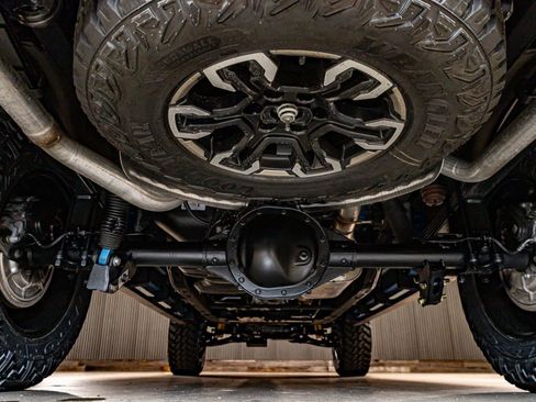 Used 2025 Chevrolet Silverado 1500 ZR2 w/ Technology Package image 16