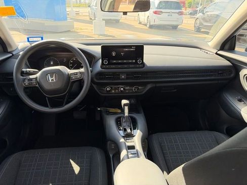 Used 2025 Honda HR-V LX image 11