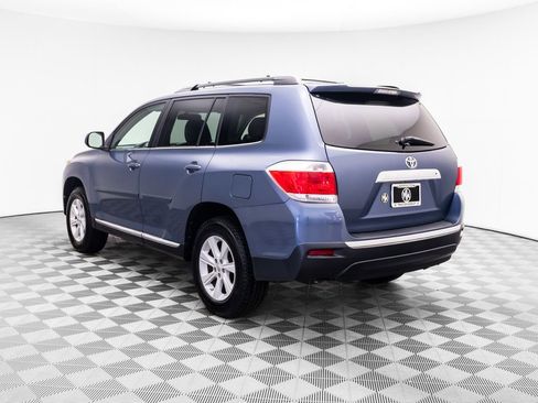 Used 2012 Toyota Highlander FWD w/ Tech Pkg image 4