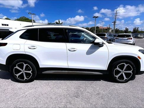 Certified 2026 Volkswagen Tiguan SE w/ Panoramic Sunroof Package FWD image 4