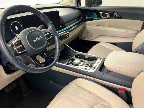 Used 2025 Kia Carnival SX Prestige FWD image 16