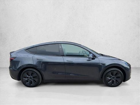 Used 2024 Tesla Model Y Long Range RWD image 4