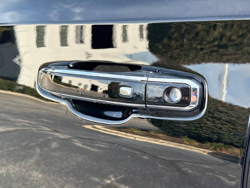 Certified 2025 Chevrolet Tahoe Premier AWD/4WD image 14