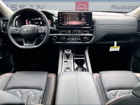 New 2026 Nissan Pathfinder Platinum w/ Cargo Package image 9