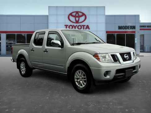 Used 2018 Nissan Frontier SV image 7