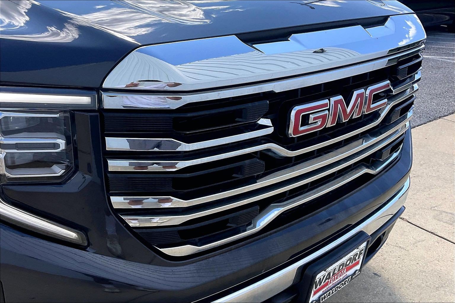 Used 2025 GMC Sierra 1500 SLT AWD/4WD image 34