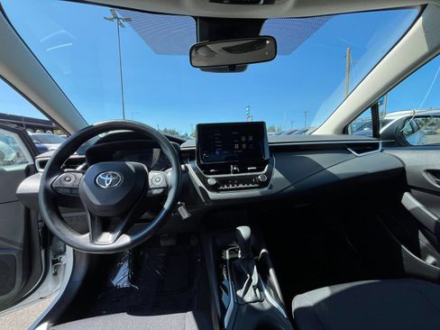 Used 2025 Toyota Corolla LE FWD image 28