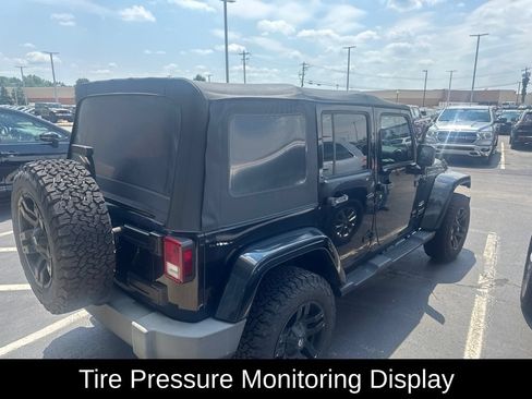 Used 2015 Jeep Wrangler Unlimited Sahara w/ Connectivity Group AWD/4WD image 3