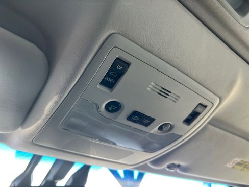 Used 2013 Lexus ES 300h image 21