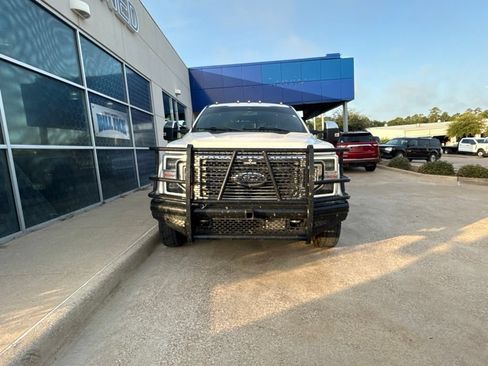 Used 2022 Ford F450 Platinum w/ FX4 Off-Road Package AWD/4WD image 3