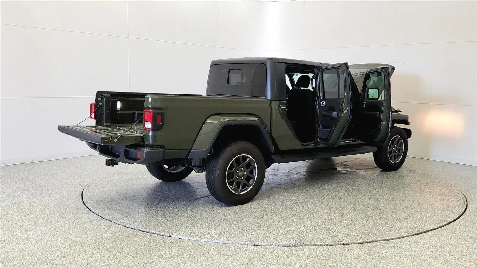 Used 2023 Jeep Gladiator Overland w/ Cold Weather Group AWD/4WD image 13