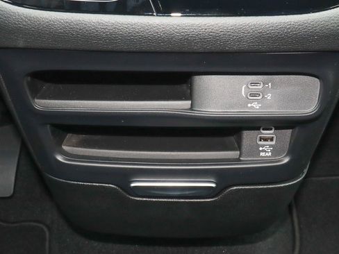 New 2026 Chrysler Pacifica Select image 25