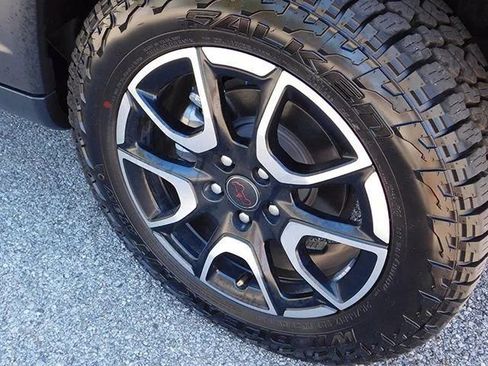 Used 2025 Jeep Compass Trailhawk AWD/4WD image 8