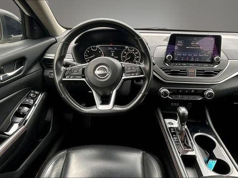 Used 2024 Nissan Altima 2.5 SR FWD image 8
