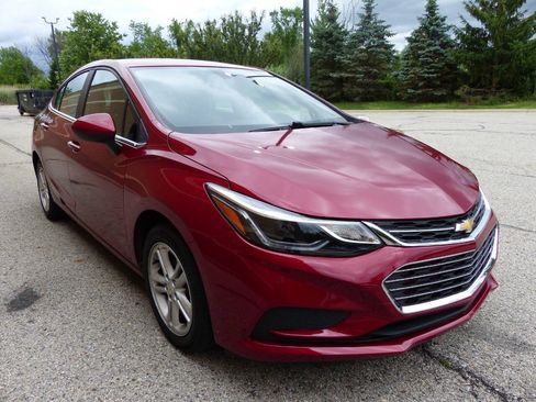 Used 2017 Chevrolet Cruze LT w/ Convenience Package FWD image 10